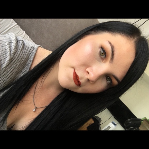 Meet your Posher, Alyssa - Picture 1 of 1